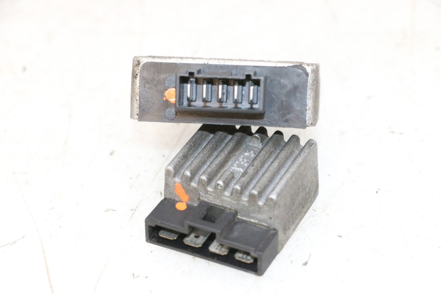 photo de LICHTMASCHINENREGLER PIAGGIO NEW TYPHOON 50 (2018 - 2021) - Oberflächenzustand und Material