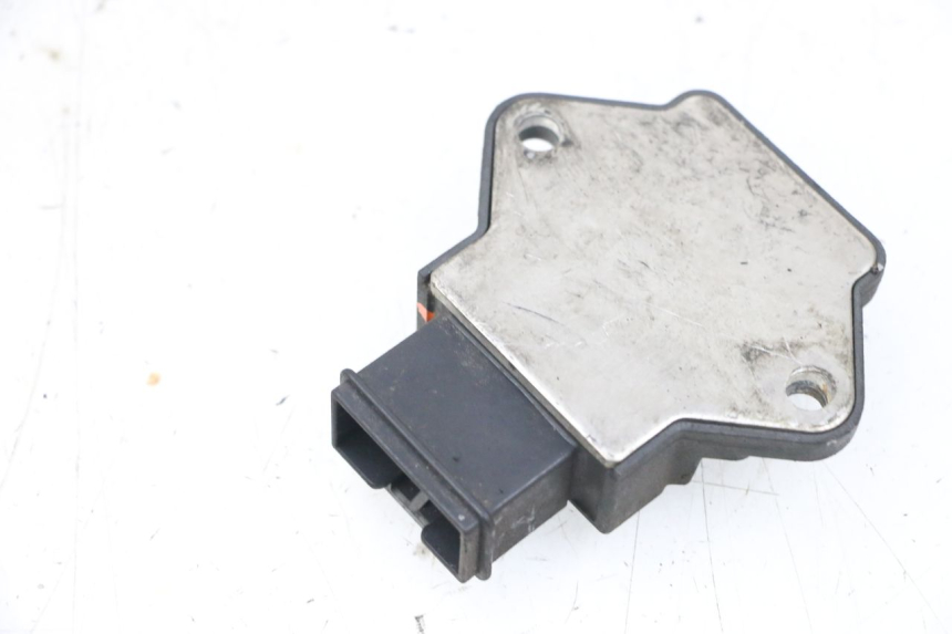 photo de REGLER LICHTMASCHINE HONDA NSR R 125 (1994 - 2003) - Zoom auf Gebrauchszustand