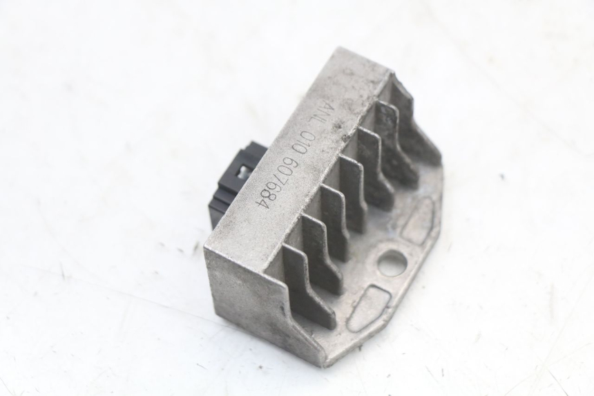 photo de REGLER LICHTMASCHINE PEUGEOT DJANGO 125 (2014 - 2017) - Detailansicht des Bauteils