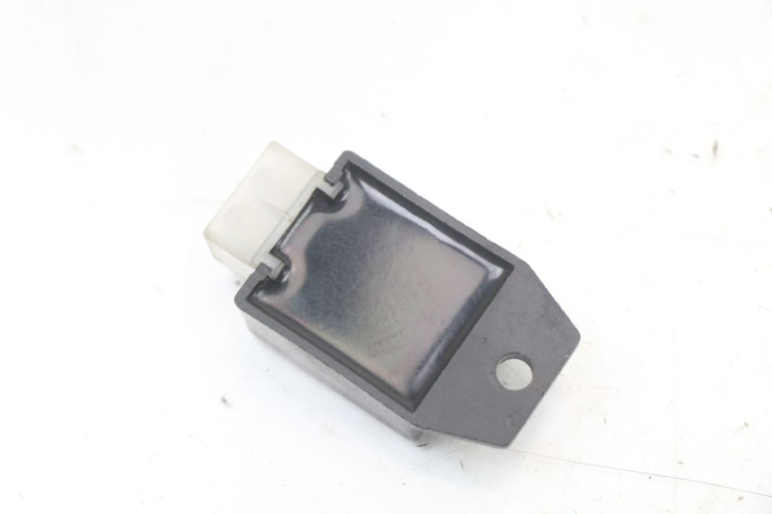 photo de SPANNUNGSREGLER PEUGEOT KISBEE 2T 50 (2010 - 2017) - Alternative Perspektive