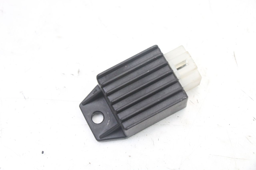 photo de SPANNUNGSREGLER PEUGEOT KISBEE 2T 50 (2010 - 2017) - Hauptansicht