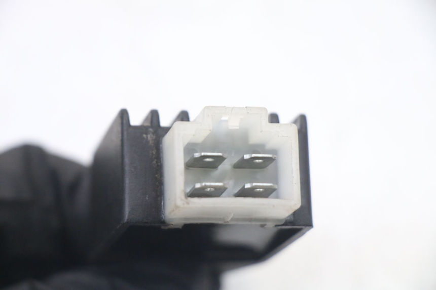 photo de SPANNUNGSREGLER PEUGEOT KISBEE 2T 50 (2010 - 2017) - Zoom auf Gebrauchszustand