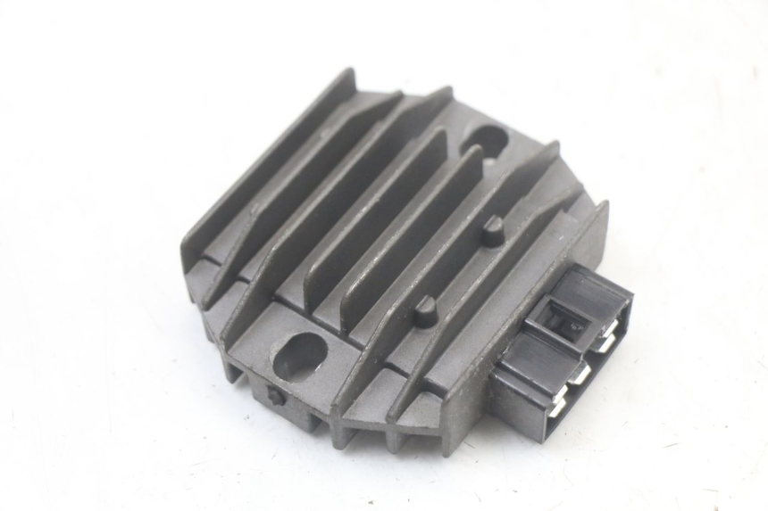 photo de REGLER LICHTMASCHINE PIAGGIO BEVERLY 125 (1998 - 2005) - Hauptansicht