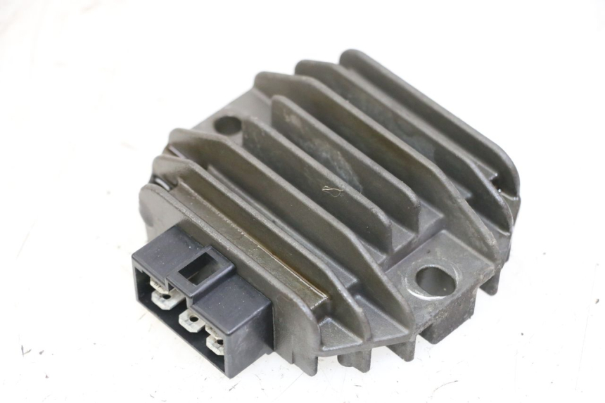 photo de SPANNUNGSREGLER PIAGGIO MP3 125 (2006 - 2014) - Hauptansicht