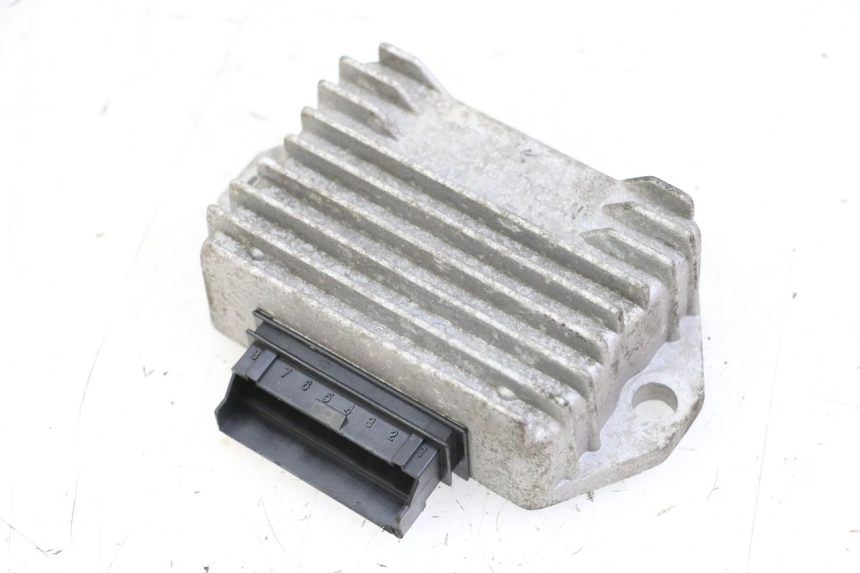 photo de SPANNUNGSREGLER PIAGGIO VESPA S 2T 50 (2007 - 2014) - Hauptansicht