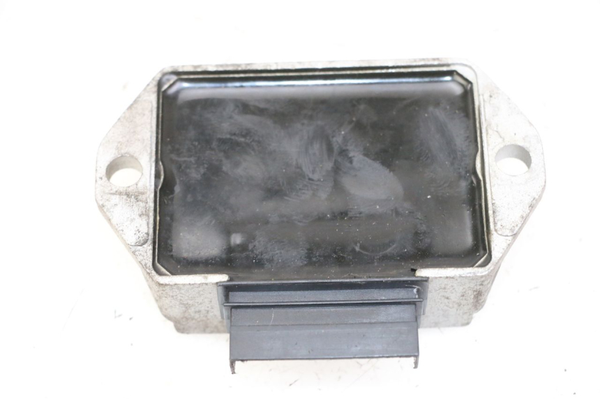 photo de SPANNUNGSREGLER PIAGGIO VESPA S 2T 50 (2007 - 2014) - Zoom auf Gebrauchszustand