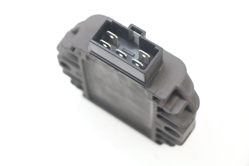 photo de REGLER LICHTMASCHINE PIAGGIO PRIMAVERA 125 (2013 - 2021) - Zoom auf Gebrauchszustand