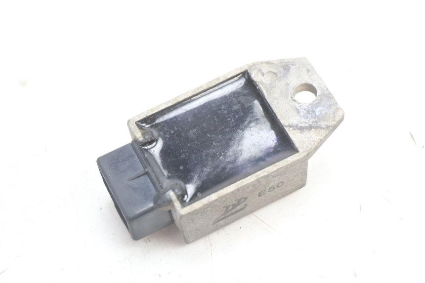 photo de REGLER LICHTMASCHINE RAZZO QTR 50 (2011 - 2018) - Alternative Perspektive