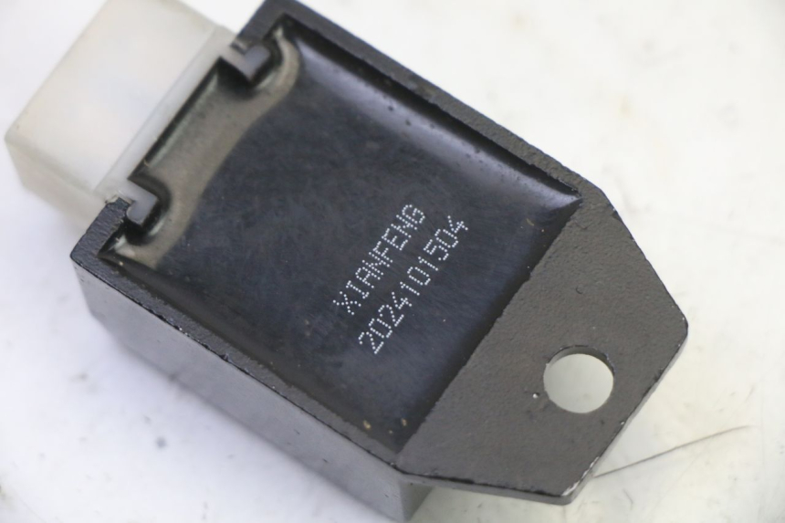 photo de REGLER LICHTMASCHINE APOLLO RFZ 125 - Technische Nahaufnahme