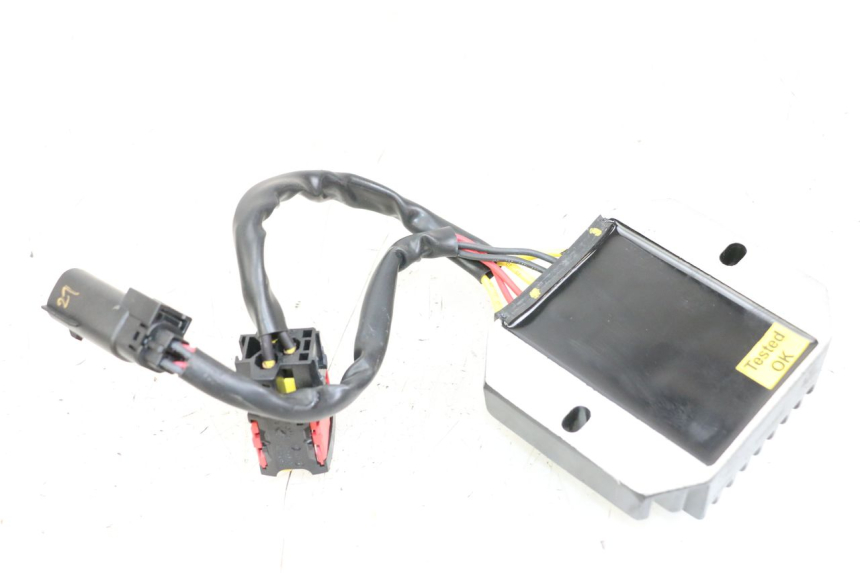 photo de REGLER LICHTMASCHINE ROYAL ENFIELD CONTINENTAL GT 650 (2019 - 2024) - Technische Nahaufnahme