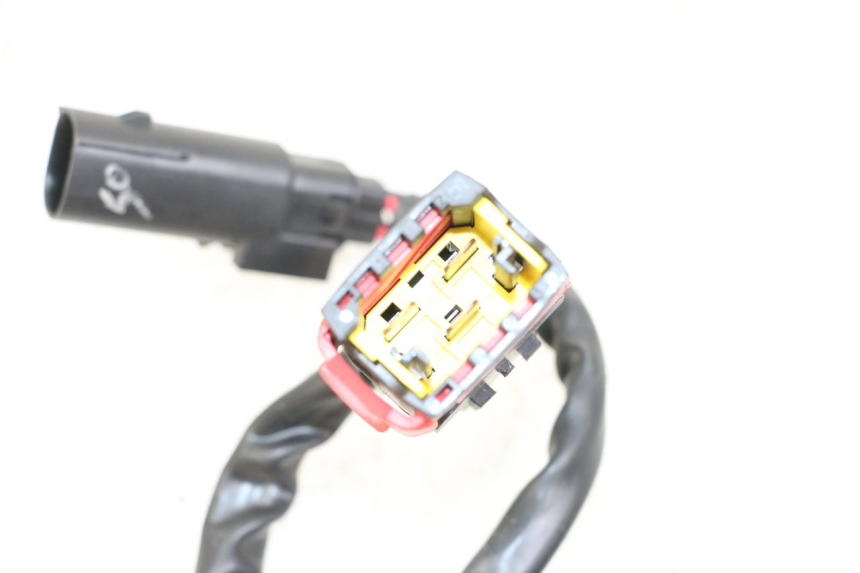 photo de REGLER LICHTMASCHINE ROYAL ENFIELD CONTINENTAL GT 650 (2019 - 2024) - Oberflächenzustand und Material