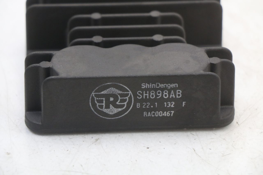 photo de REGLER LICHTMASCHINE ROYAL ENFIELD SCRAM 411 (2022 - 2024) - Alternative Perspektive