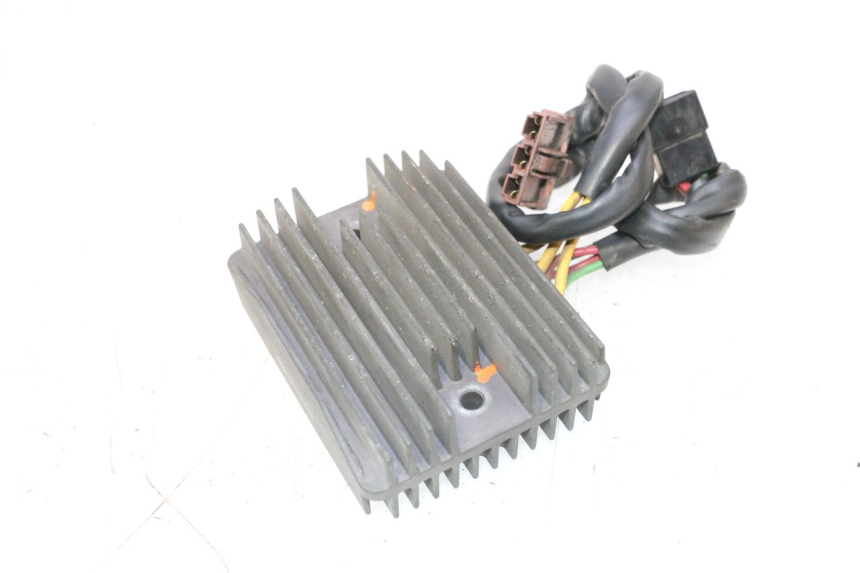 photo de SPANNUNGSREGLER PEUGEOT SATELIS COMPRESSOR K15 125 (2006 - 2009) - Details der Befestigungspunkte