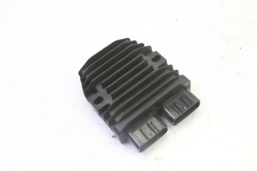 photo de REGLER LICHTMASCHINE PEUGEOT SATELIS 125 (2013 - 2018) - Detailansicht des Bauteils