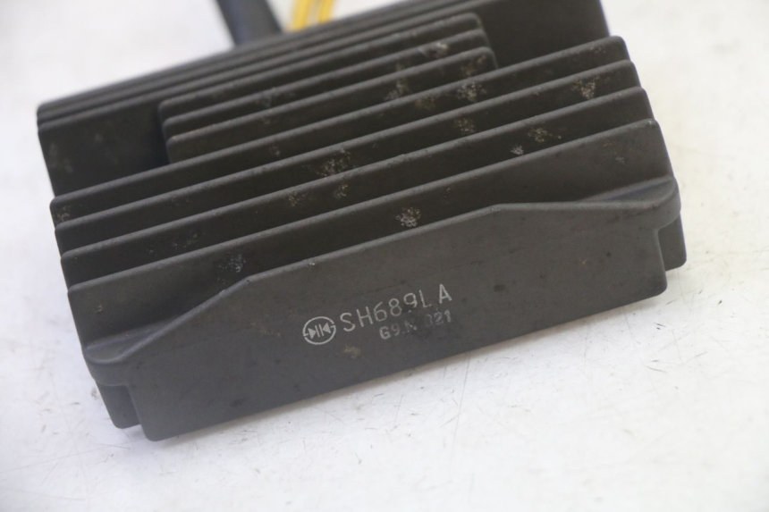 photo de SPANNUNGSREGLER PEUGEOT SATELIS 125 (2006 - 2009) - Technische Nahaufnahme