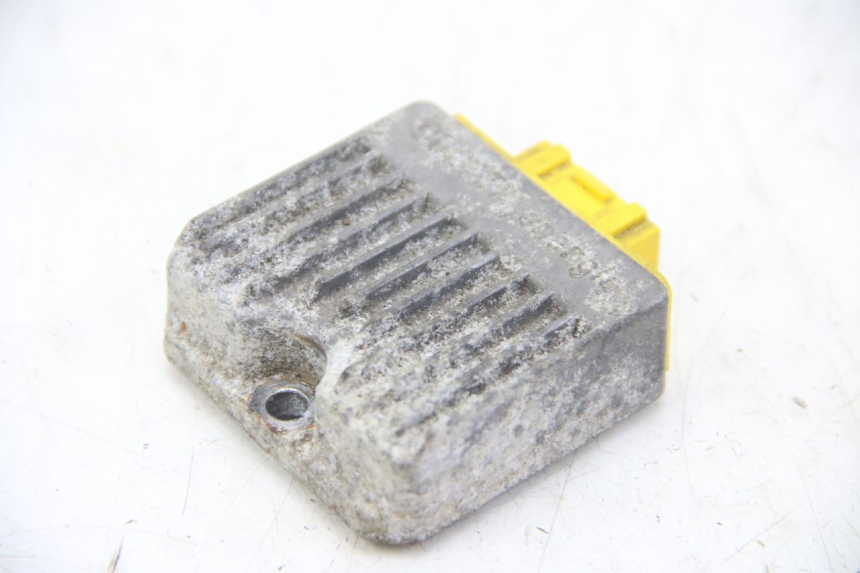 photo de SPANNUNGSREGLER APRILIA SCARABEO 4T 50 (2009 - 2017) - Detailansicht des Bauteils