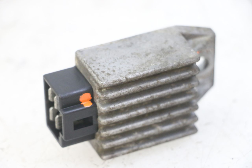 photo de REGLER LICHTMASCHINE PEUGEOT SPEEDFIGHT 2 LC 50 (2000 - 2009) - Detailansicht des Bauteils