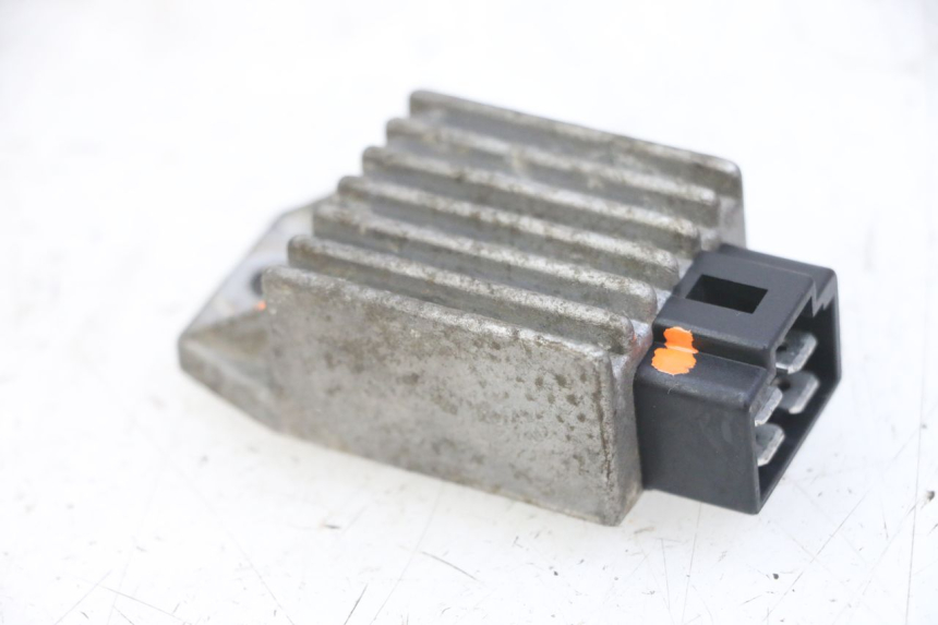 photo de REGLER LICHTMASCHINE PEUGEOT SPEEDFIGHT 2 LC 50 (2000 - 2009) - Alternative Perspektive