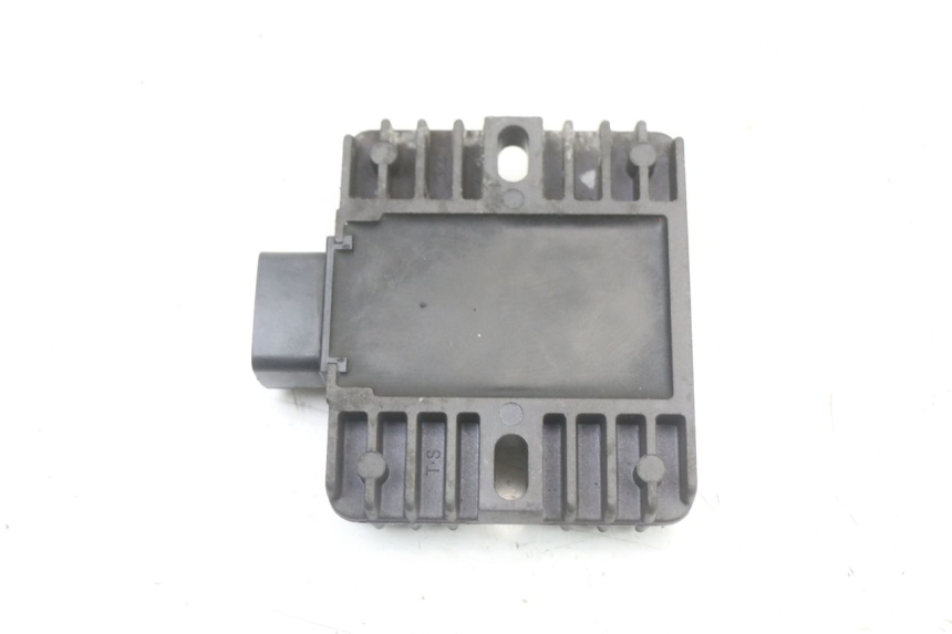 photo de REGLER LICHTMASCHINE SUZUKI BURGMAN 125 (2018 - 2021) - Technische Nahaufnahme