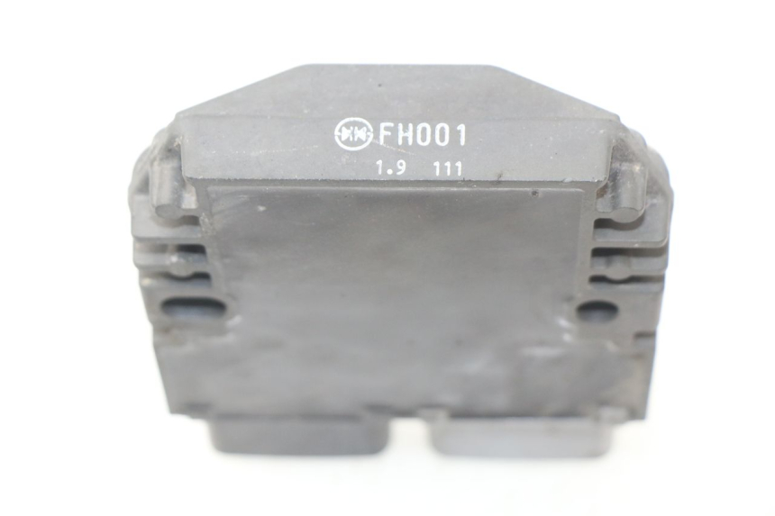 photo de LICHTMASCHINENREGLER YAMAHA TDM ABS 900 (2002 - 2014) - Details der Befestigungspunkte