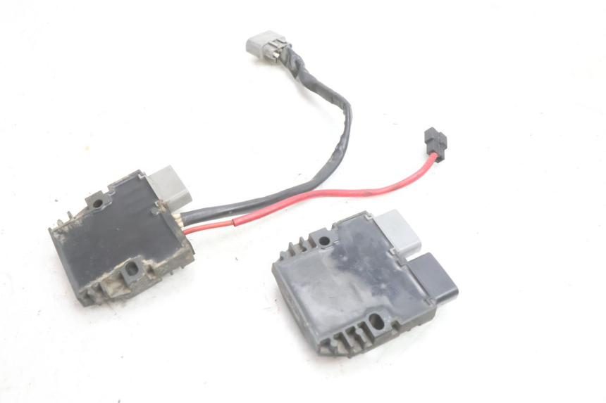 photo de REGLER LICHTMASCHINE YAMAHA TDM ABS 900 (2002 - 2014) - Detailansicht des Bauteils
