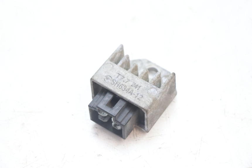 photo de SPANNUNGSREGLER PEUGEOT TREKKER 50 (1995 - 2004) - Hauptansicht