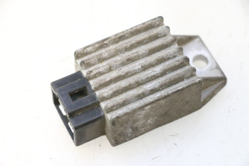 photo de SPANNUNGSREGLER PEUGEOT TREKKER 50 (1995 - 2004) - Hauptansicht
