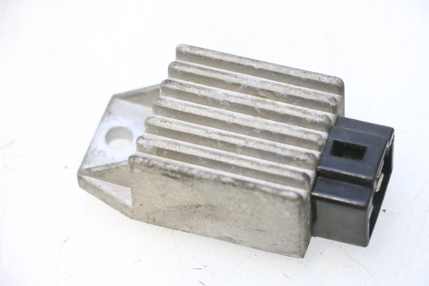 photo de SPANNUNGSREGLER PEUGEOT TREKKER 50 (1995 - 2004) - Zoom auf Gebrauchszustand