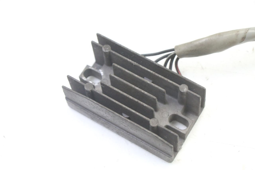 photo de SPANNUNGSREGLER SUZUKI UH BURGMAN 125 (2002 - 2006) - Detailansicht des Bauteils