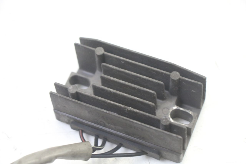 photo de SPANNUNGSREGLER SUZUKI UH BURGMAN 125 (2002 - 2006) - Alternative Perspektive