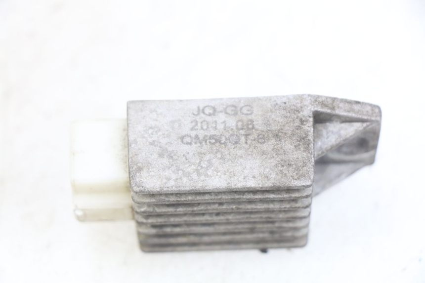 photo de LICHTMASCHINENREGLER PEUGEOT V-CLIC VCLIC 50 (2007 - 2013) - Detailansicht des Bauteils