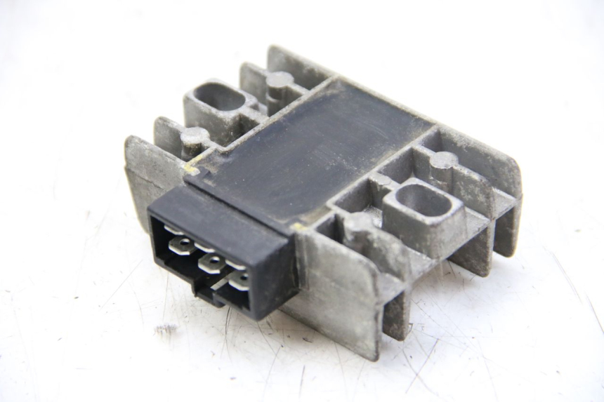 photo de SPANNUNGSREGLER PIAGGIO VESPA GRANTURISMO 125 (2003 - 2007) - Zoom auf Gebrauchszustand