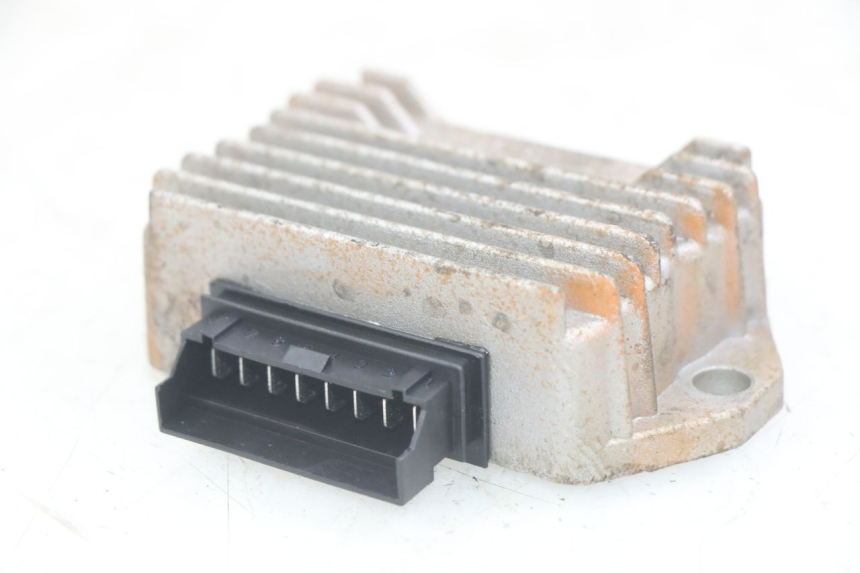 photo de SPANNUNGSREGLER PIAGGIO VESPA S 2T 50 (2007 - 2014) - Hauptansicht