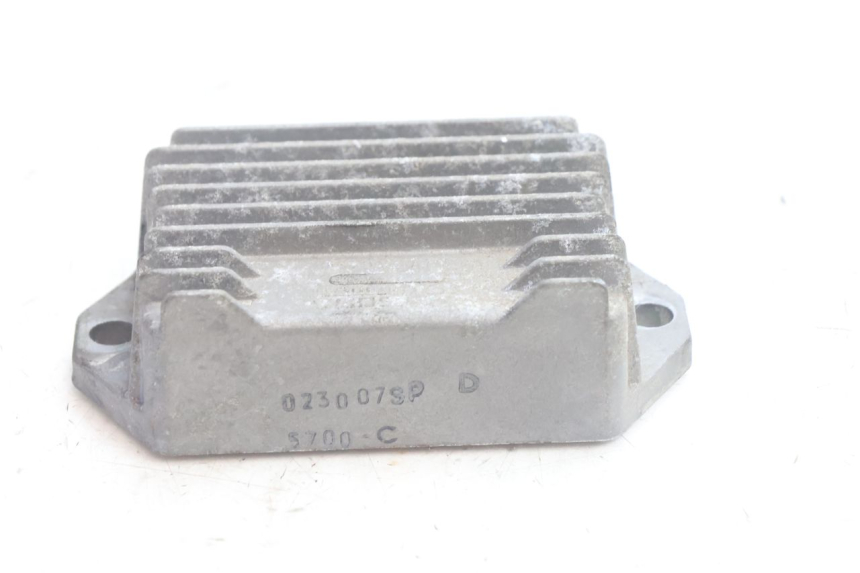 photo de SPANNUNGSREGLER PIAGGIO VESPA S 2T 50 (2007 - 2014) - Technische Nahaufnahme