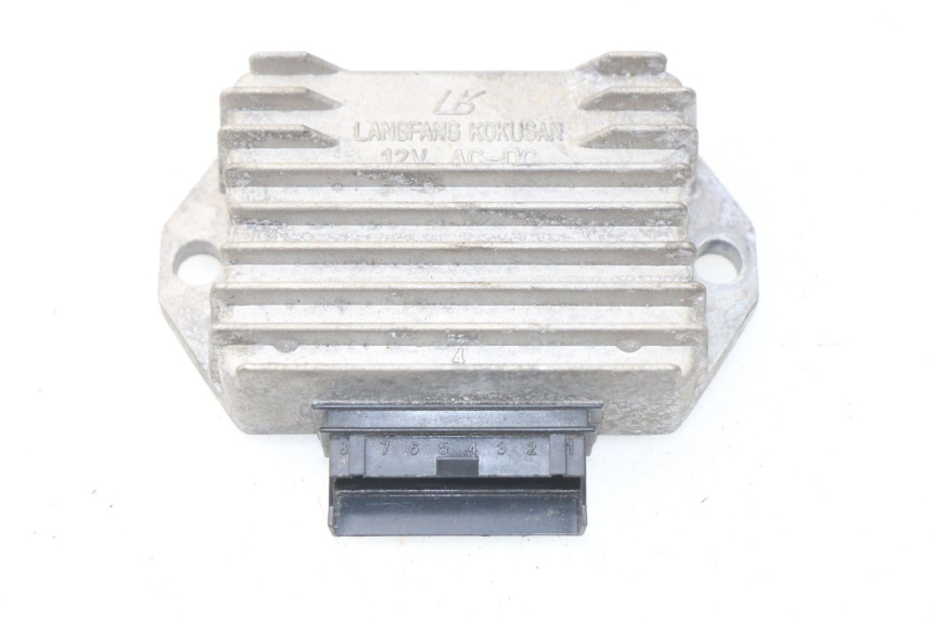 photo de LADEREGLER PIAGGIO VESPA SPRINT 2T 50 (2014 - 2018) - Hauptansicht