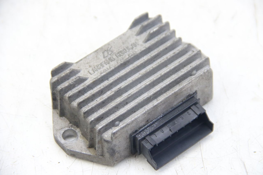 photo de LADEREGLER PIAGGIO VESPA SPRINT 2T 50 (2014 - 2018) - Alternative Perspektive