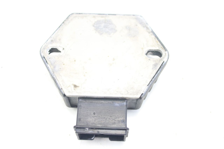 photo de LICHTMASCHINENREGLER HONDA VFR FI RC46 800 (1998 - 2001) - Details der Befestigungspunkte