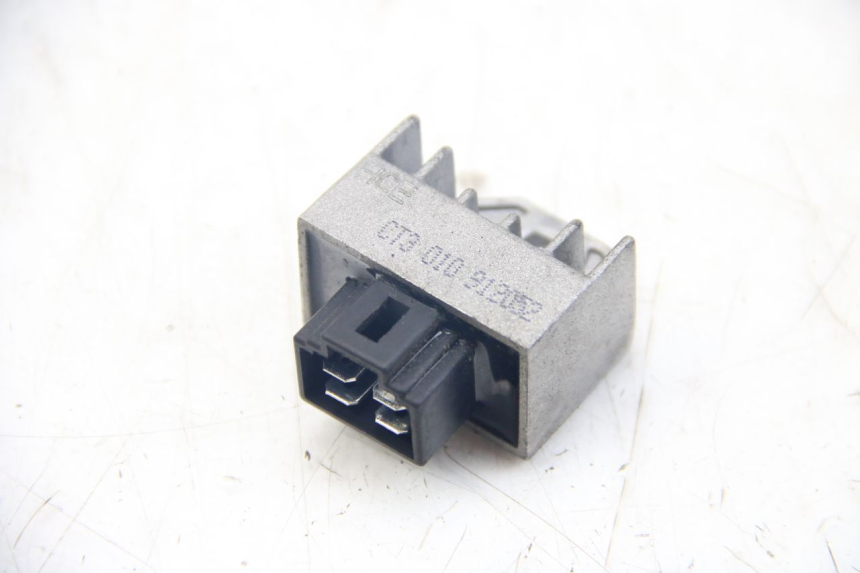 photo de LICHTMASCHINENREGLER PEUGEOT VIVACITY NEW 4T 50 (2008 - 2017) - Detailansicht des Bauteils