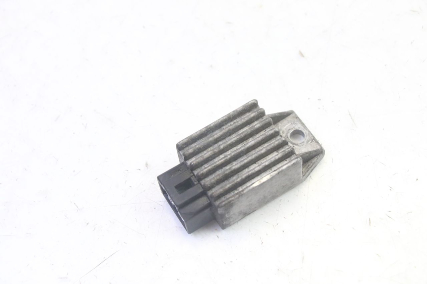 photo de REGLER LICHTMASCHINE PEUGEOT VIVACITY 100 (1999 - 2008) - Hauptansicht