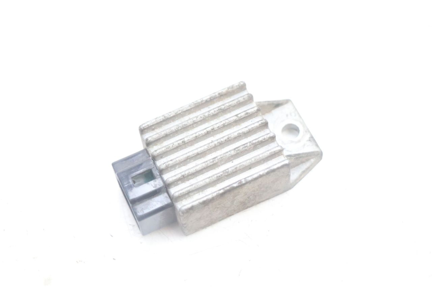 photo de REGLER LICHTMASCHINE PEUGEOT VIVACITY 100 (1999 - 2008) - Hauptansicht