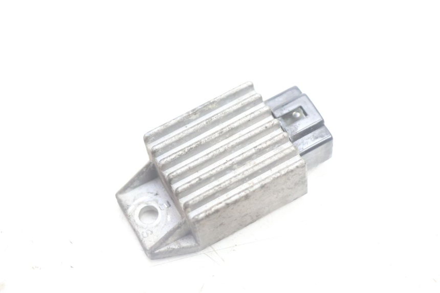 photo de REGLER LICHTMASCHINE PEUGEOT VIVACITY 100 (1999 - 2008) - Detailansicht des Bauteils
