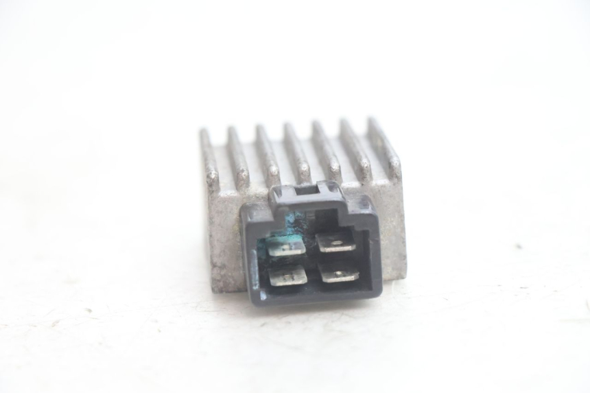 photo de REGLER LICHTMASCHINE PEUGEOT VIVACITY 100 (1999 - 2008) - Zoom auf Gebrauchszustand