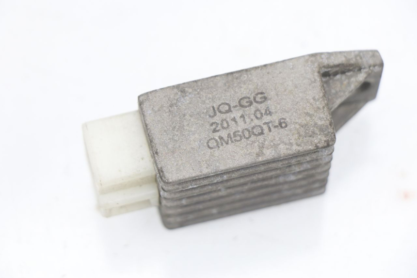 photo de REGLER LICHTMASCHINE RAZZO XENON 4T 50 (2008 - 2012) - Detailansicht des Bauteils