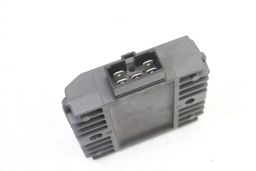 photo de REGLER LICHTMASCHINE YAMAHA XJ6 ABS 600 (2008 - 2016) - Zoom auf Gebrauchszustand