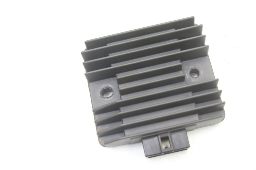 photo de REGLER LICHTMASCHINE YAMAHA XJ6 600 (2008 - 2016) - Hauptansicht