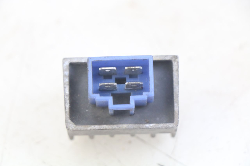 photo de SPANNUNGSREGLER PEUGEOT XP6 50 (2006 - 2011) - Zoom auf Gebrauchszustand