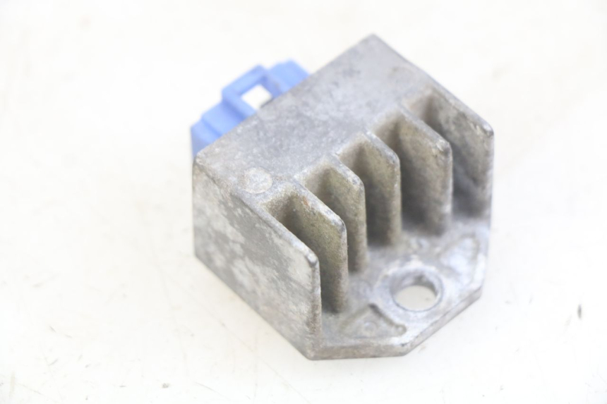 photo de SPANNUNGSREGLER PEUGEOT XP6 50 (2006 - 2011) - Alternative Perspektive