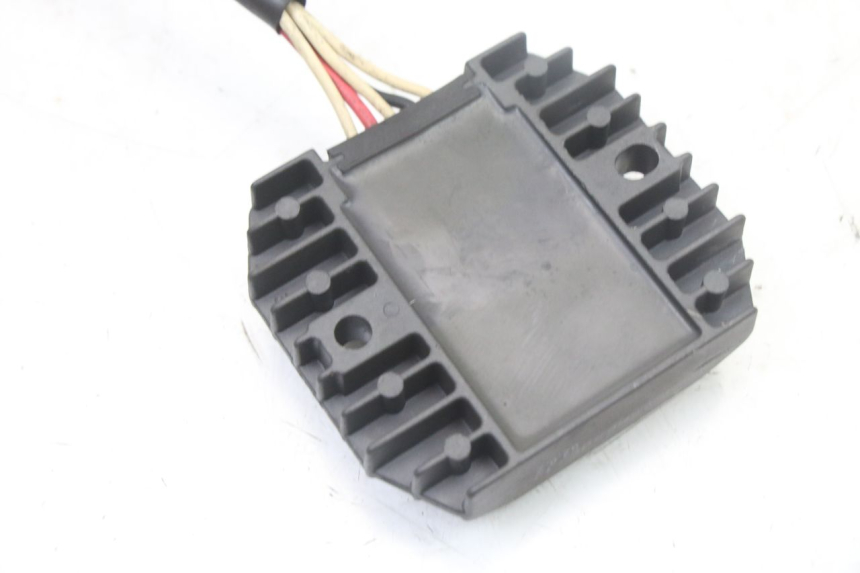 photo de SPANNUNGSREGLER YAMAHA FZS FAZER 600 (2001 - 2003) - Technische Nahaufnahme