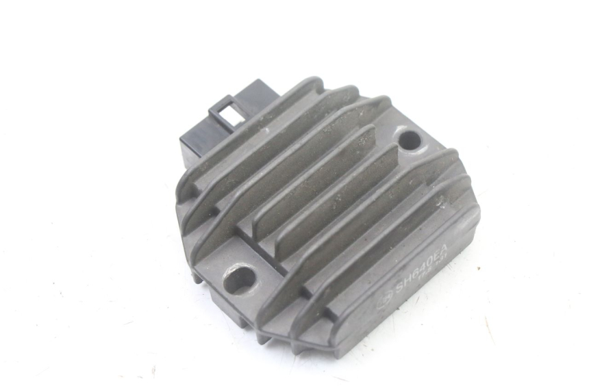 photo de LICHTMASCHINENREGLER YAMAHA YP MAJESTY 125 (2007 - 2010) - Detailansicht des Bauteils