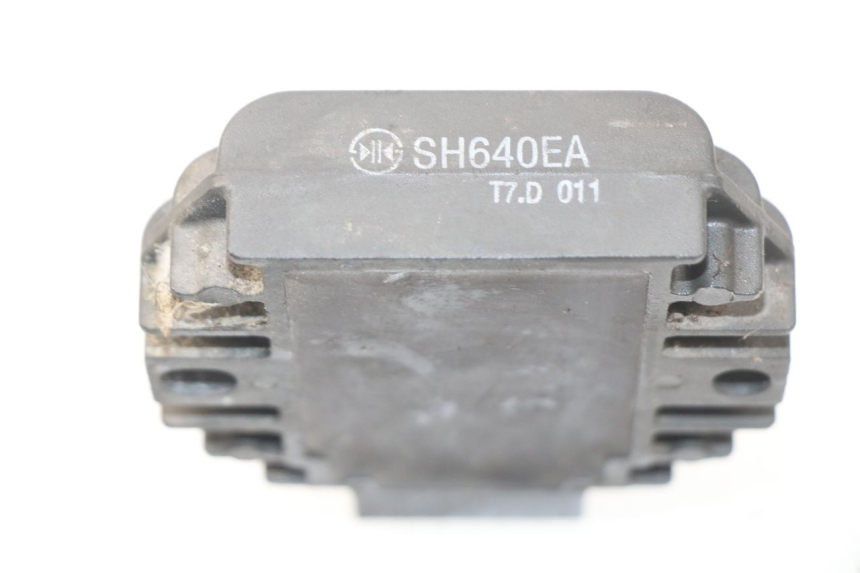 photo de LICHTMASCHINENREGLER YAMAHA YP MAJESTY 125 (2007 - 2010) - Zoom auf Gebrauchszustand